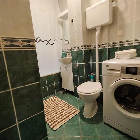 Matica Srpska Sa Garazom Appartamento Novi Sad